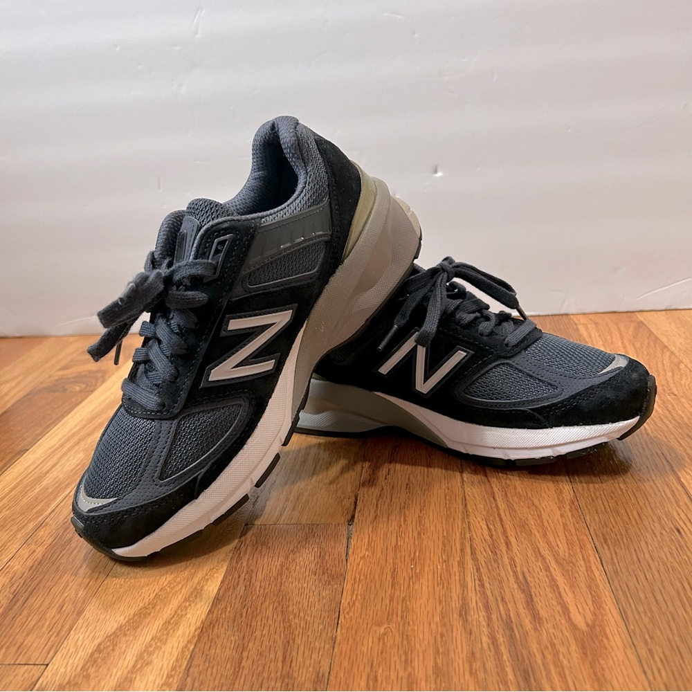 Women’s New Balance 990v5 Suede Leather Navy Blue New NIB Size 5.5 - Picture 3 of 14